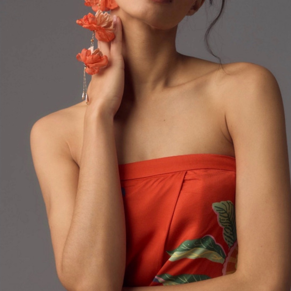 Strapless Pleated
Column Dress
NWOT
Anthropologie
Color- Red - Picture 5 of 7